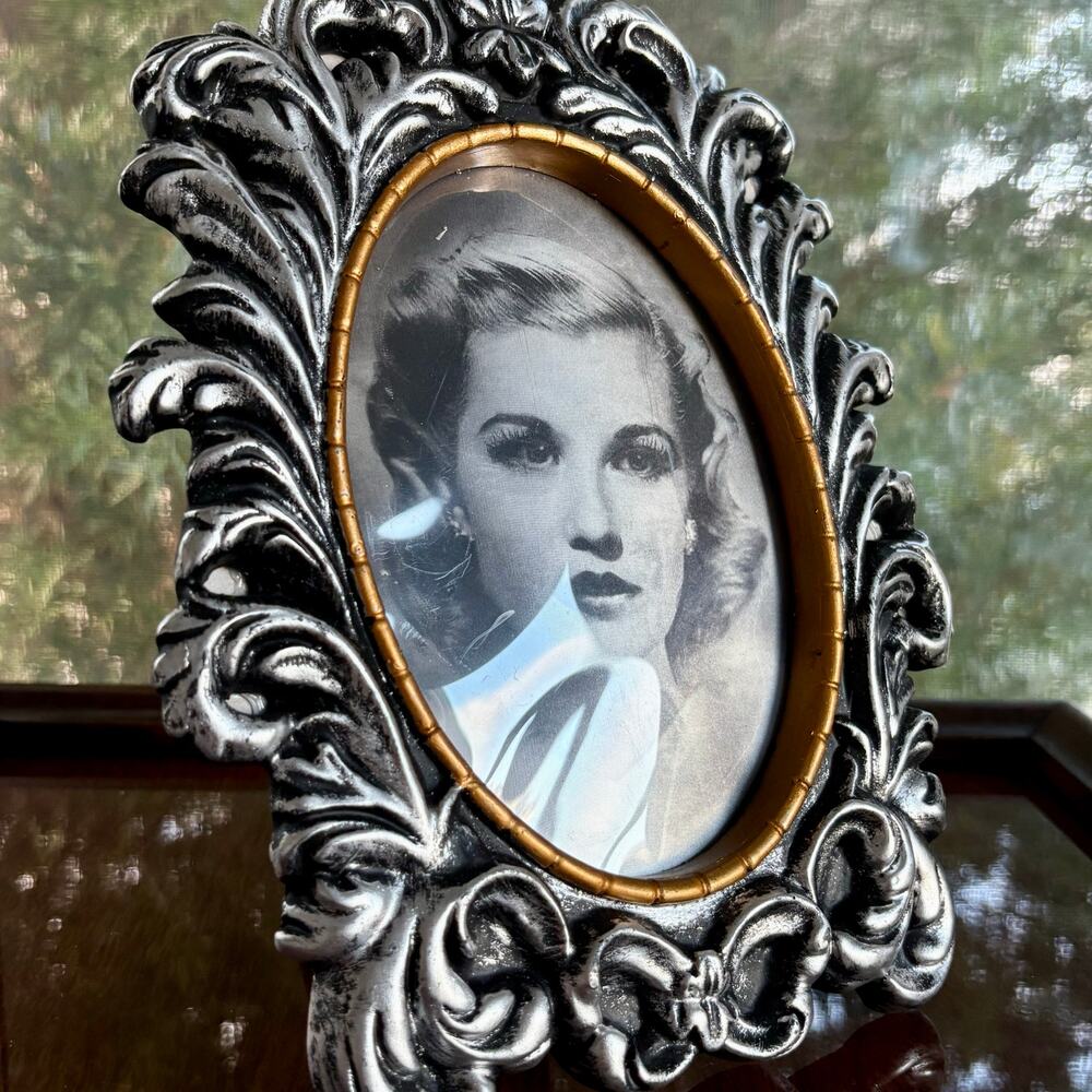 Vintage Lenticular Haunted Portrait Frame Gothic Flip Image Tabletop Decor